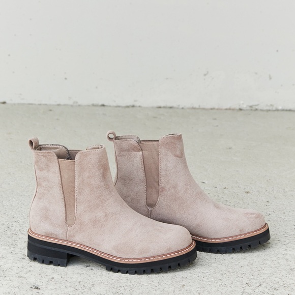 Elastic Panel Faux Leather Booties - Picture 5 of 6